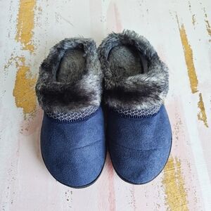 Isotoner Women's Microsuede Mallory Hoodback Faux Fur Slipper Size 6.5 - 7.5